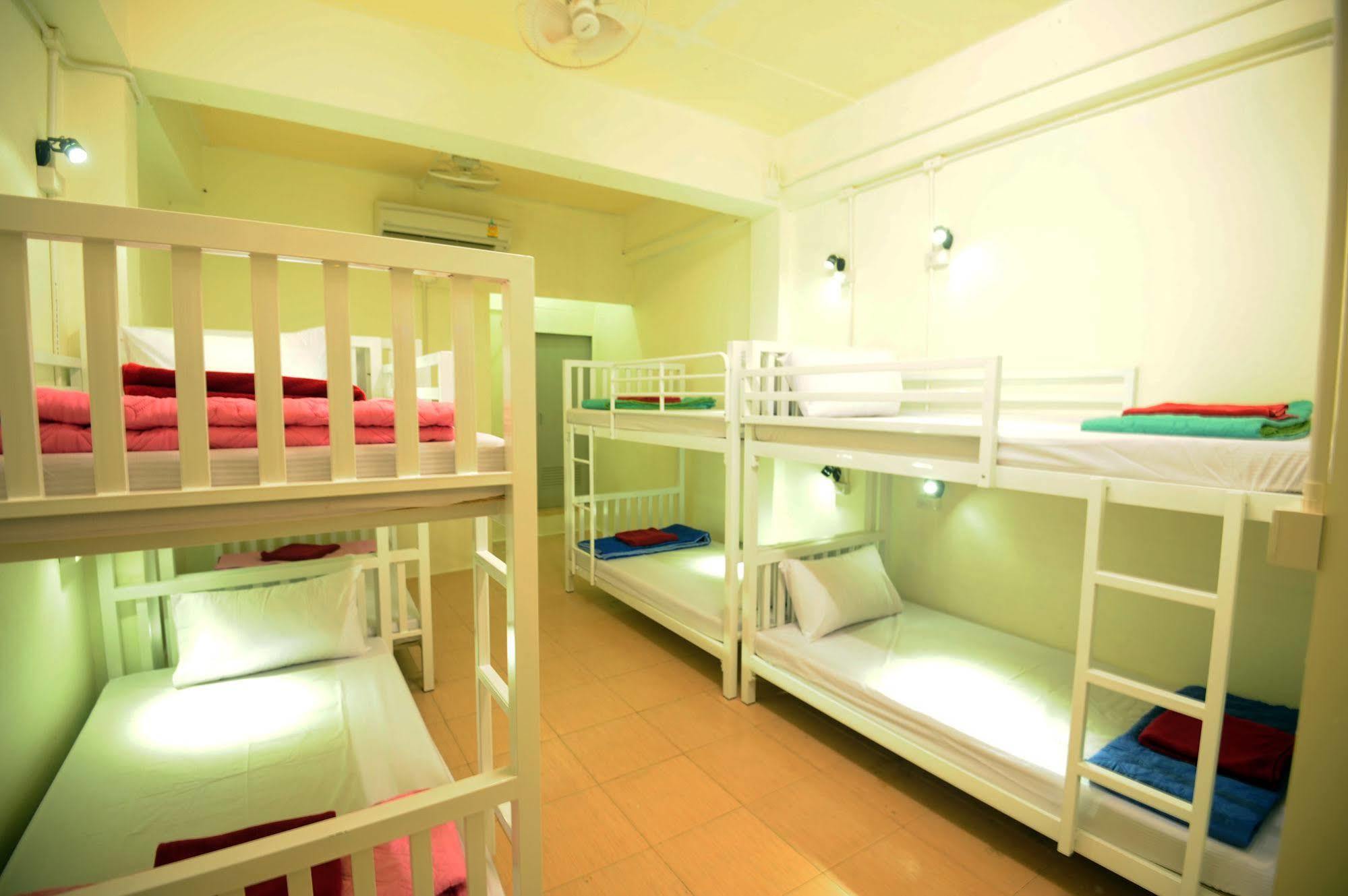 Phi Phi Bucket Hostel Extérieur photo